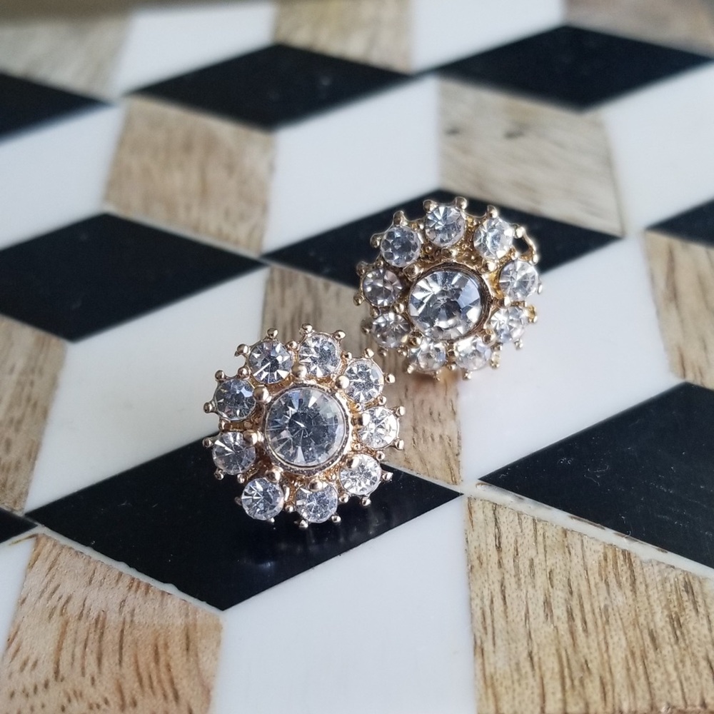 Forever 21 Daisy Stud Earrings